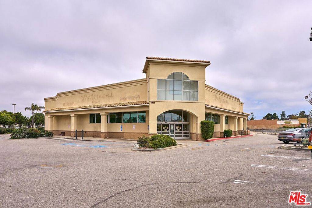Oxnard, CA 93036,2303 E Vineyard AVE