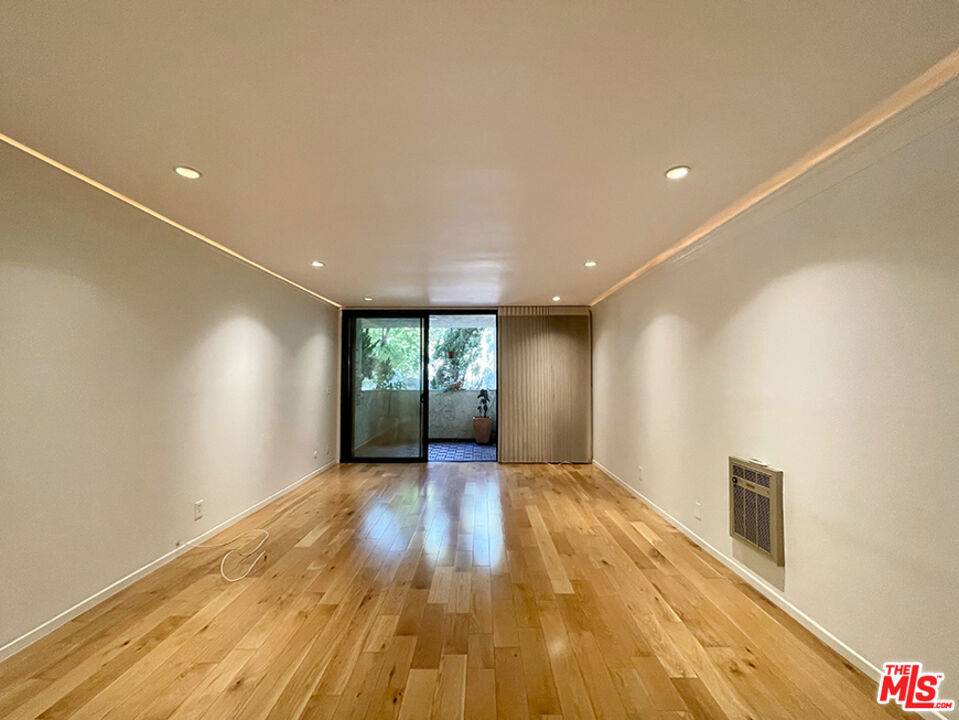 West Hollywood, CA 90069,8400 De Longpre AVE #308