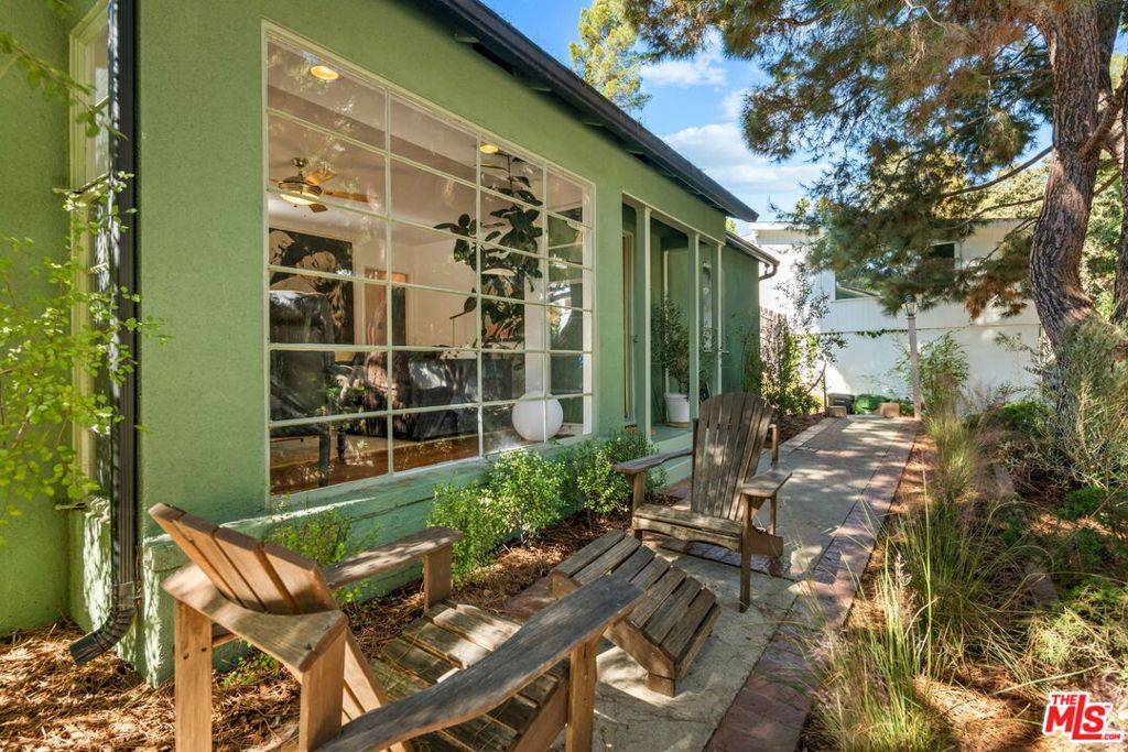 Los Angeles, CA 90046,2431 Greenvalley RD