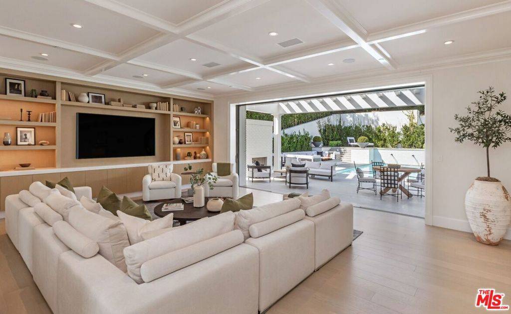 Pacific Palisades, CA 90272,755 Napoli DR