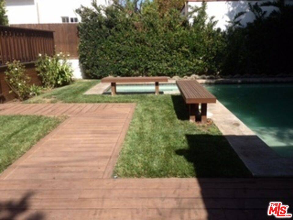 Los Angeles, CA 90048,118 N La Peer DR