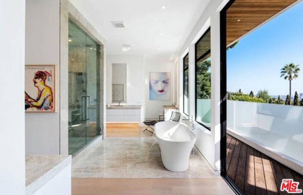 Beverly Hills, CA 90210,Address not disclosed