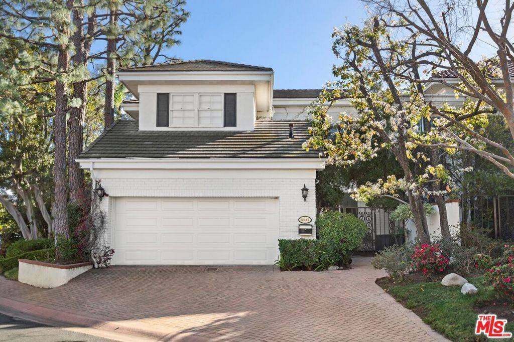 Los Angeles, CA 90049,12320 Ridge CIR