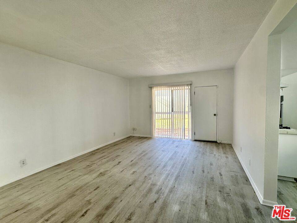 Inglewood, CA 90302,629 Hardin DR #2