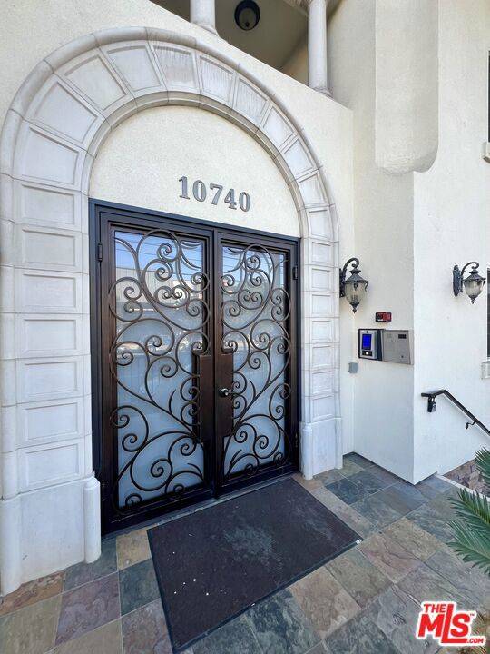 North Hollywood, CA 91602,10740 Moorpark ST #305