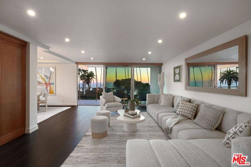 Santa Monica, CA 90402,535 Ocean AVE #5B