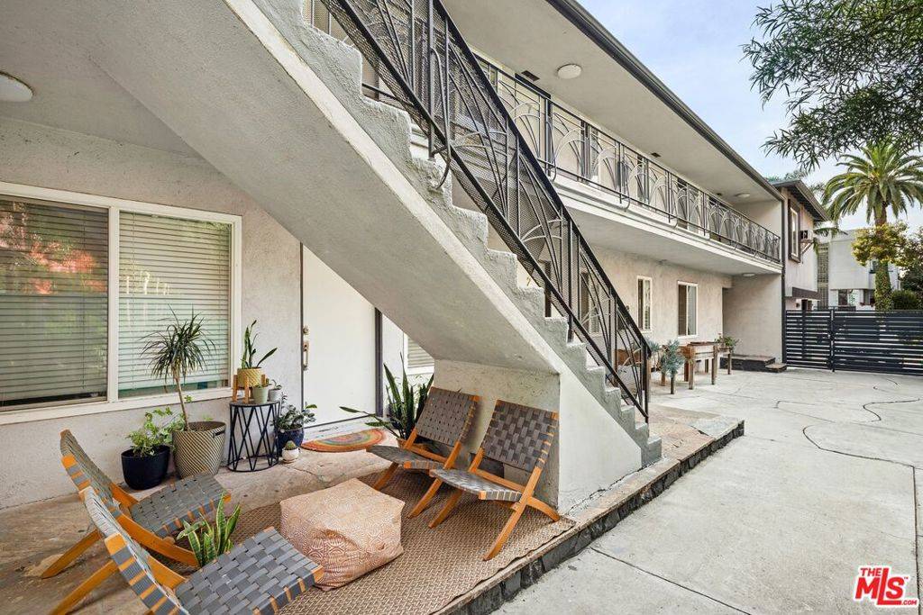 West Hollywood, CA 90046,1132 N Formosa AVE