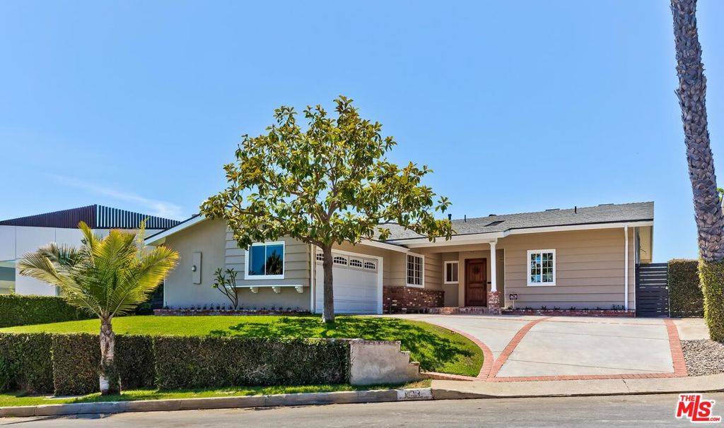 Pacific Palisades, CA 90272,823 Enchanted WAY