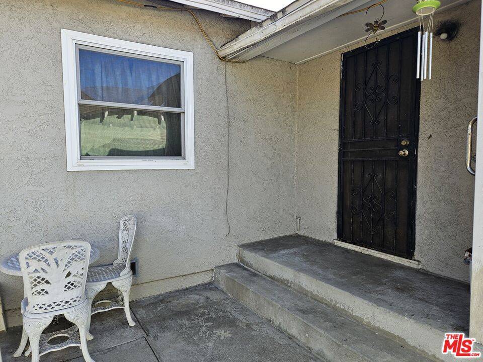 Lynwood, CA 90262,4261 Fernwood AVE