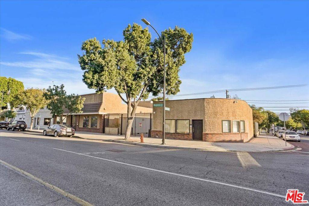 Burbank, CA 91506,1014 W Magnolia BLVD