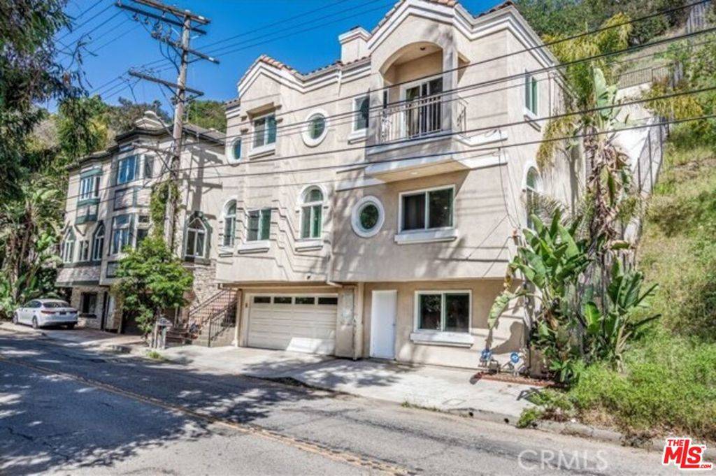 Beverly Hills, CA 90210,2328 Benedict Canyon DR