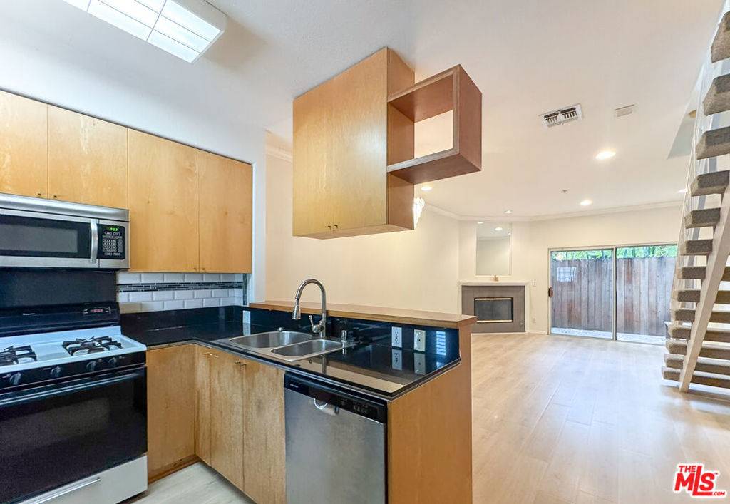 Santa Monica, CA 90404,1457 Centinela AVE #6