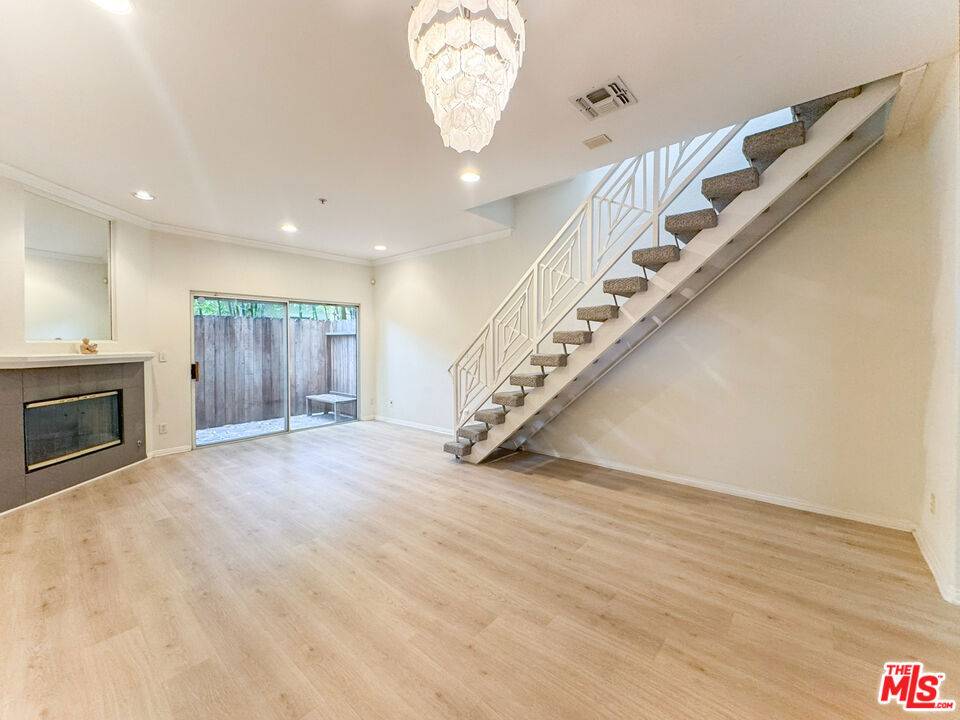 Santa Monica, CA 90404,1457 Centinela AVE #6