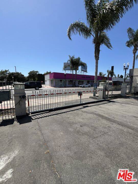 Santa Ana, CA 92707,1325 S Main ST