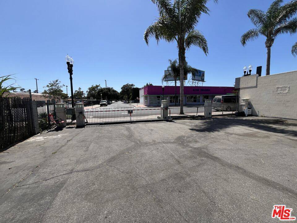 Santa Ana, CA 92707,1325 S Main ST