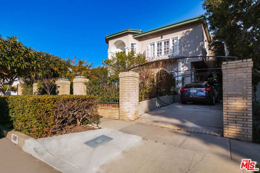 Pacific Palisades, CA 90272,740 Hartzell ST