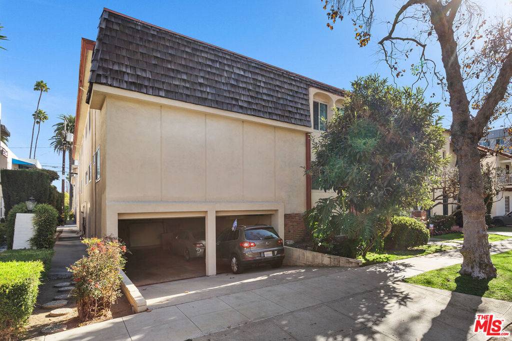 Beverly Hills, CA 90212,430 S MAPLE DR #1