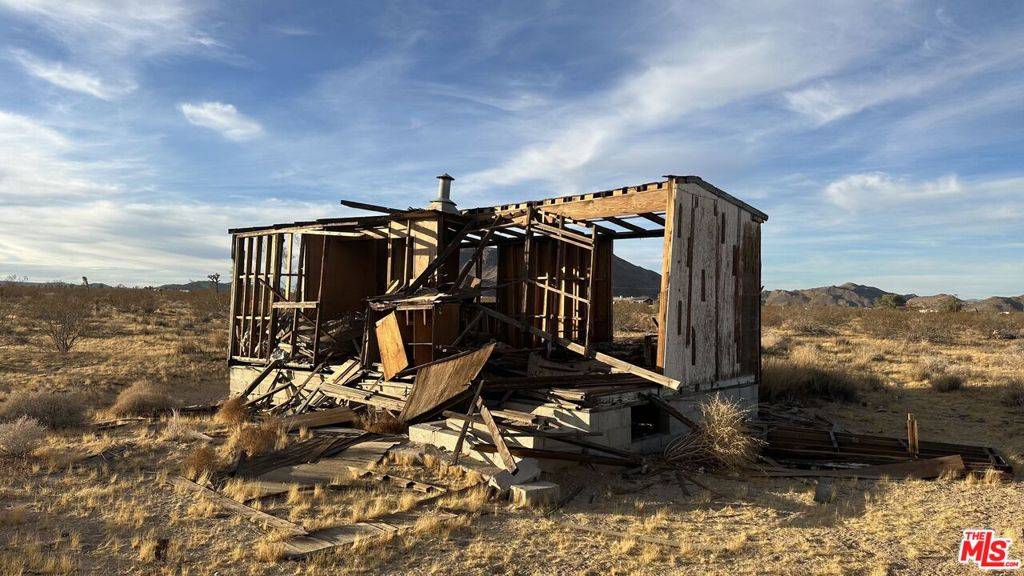 Landers, CA 92285,0 Phillipi AVE