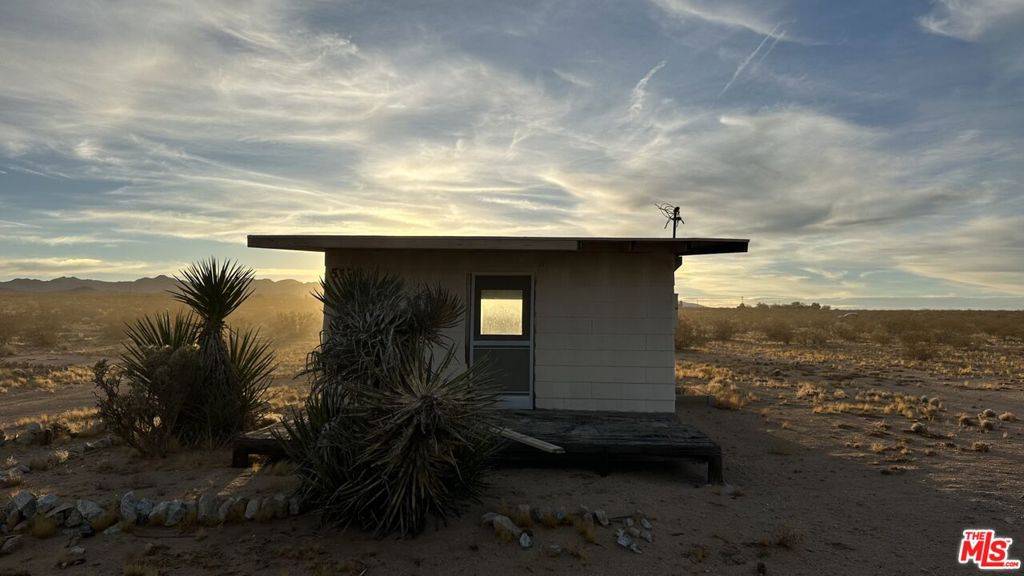 Landers, CA 92285,5170 Dusty Mile RD