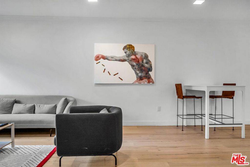 Los Angeles, CA 90004,214 S Alexandria AVE #103