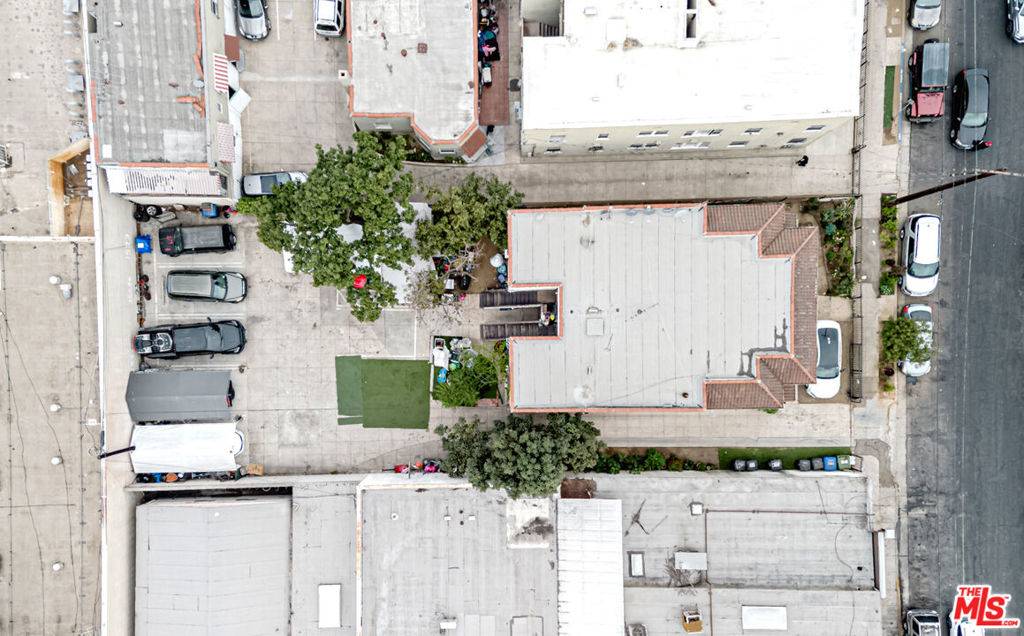 Los Angeles, CA 90006,1521 Menlo AVE