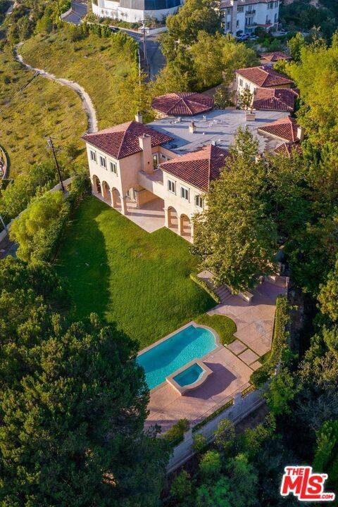 Beverly Hills, CA 90210,2600 Bowmont DR