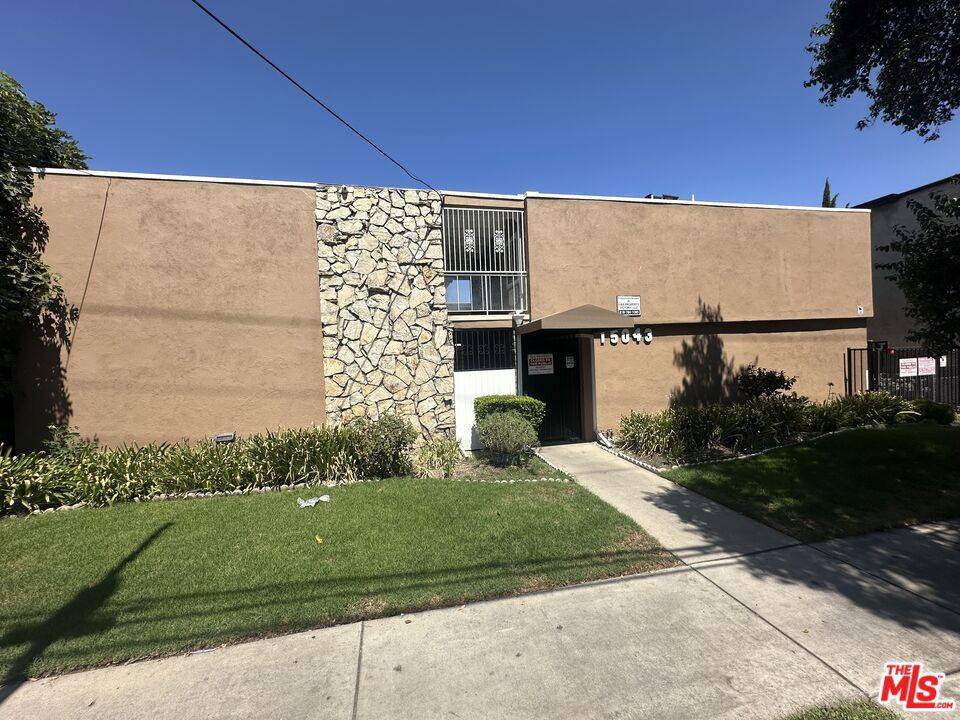 Van Nuys, CA 91411,15043 Victory BLVD