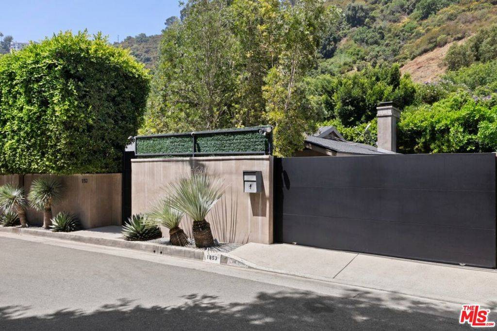 Beverly Hills, CA 90210,1853 Franklin Canyon DR