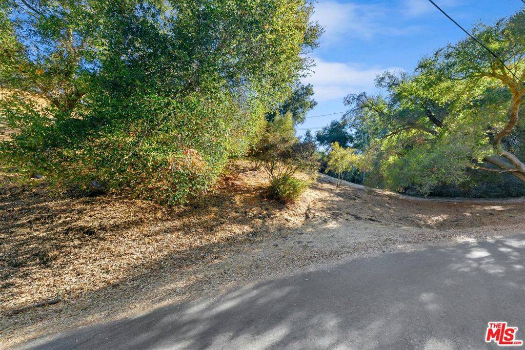 Calabasas, CA 91302,614 Reithe AVE
