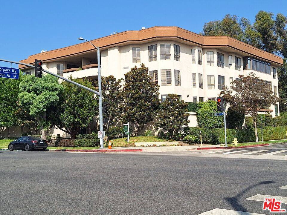 Toluca Lake, CA 91602,10409 Riverside DR #304