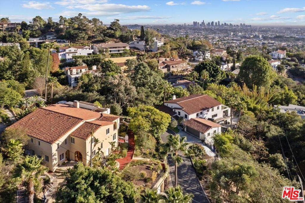 Los Angeles, CA 90027,2856 Glendower AVE