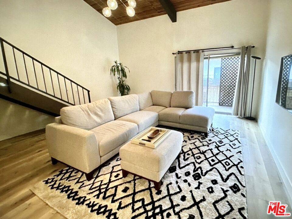 Encino, CA 91316,5460 White Oak AVE #F309