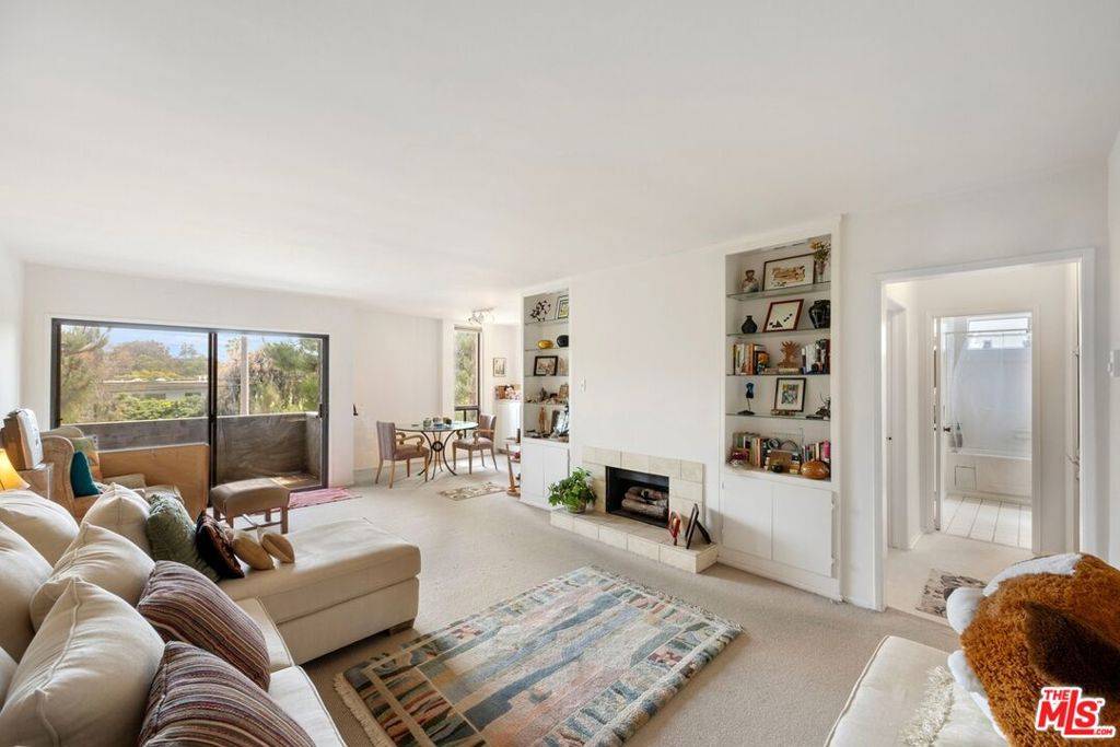 Pacific Palisades, CA 90272,16169 W Sunset BLVD #105