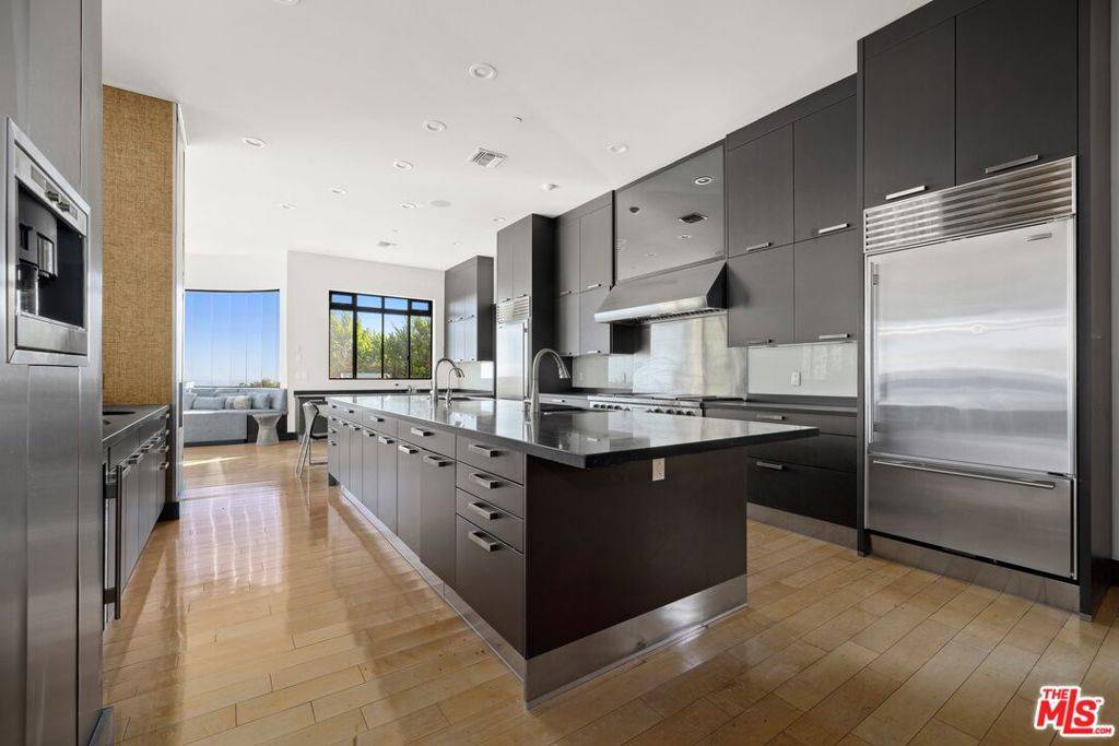 Los Angeles, CA 90049,1799 Correa WAY