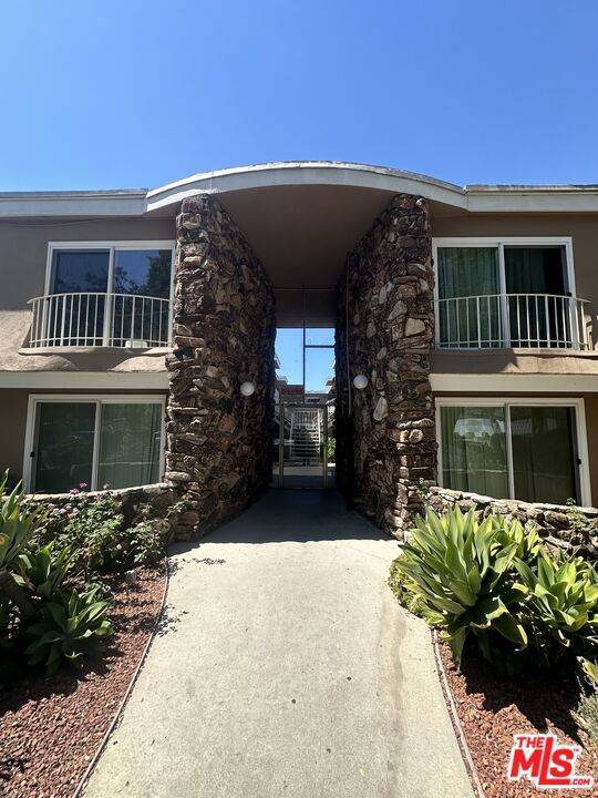 Van Nuys, CA 91405,7503 Hazeltine AVE