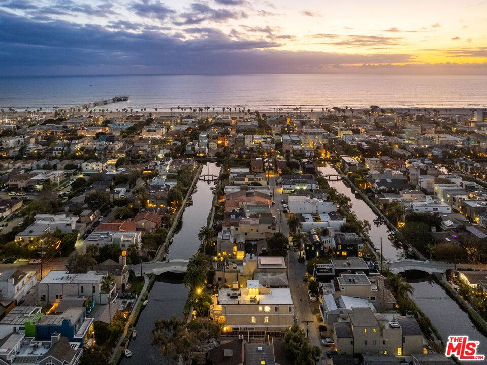 Venice, CA 90291,405 Sherman Canal