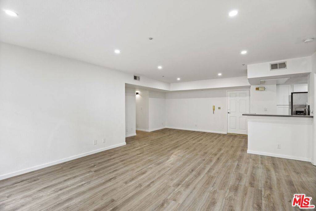 Los Angeles, CA 90025,11711 Ohio AVE #114