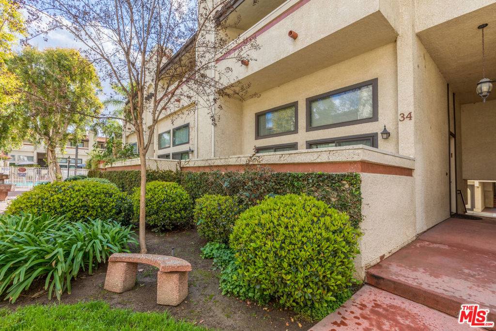 Lake Balboa, CA 91406,6930 De Celis PL #34