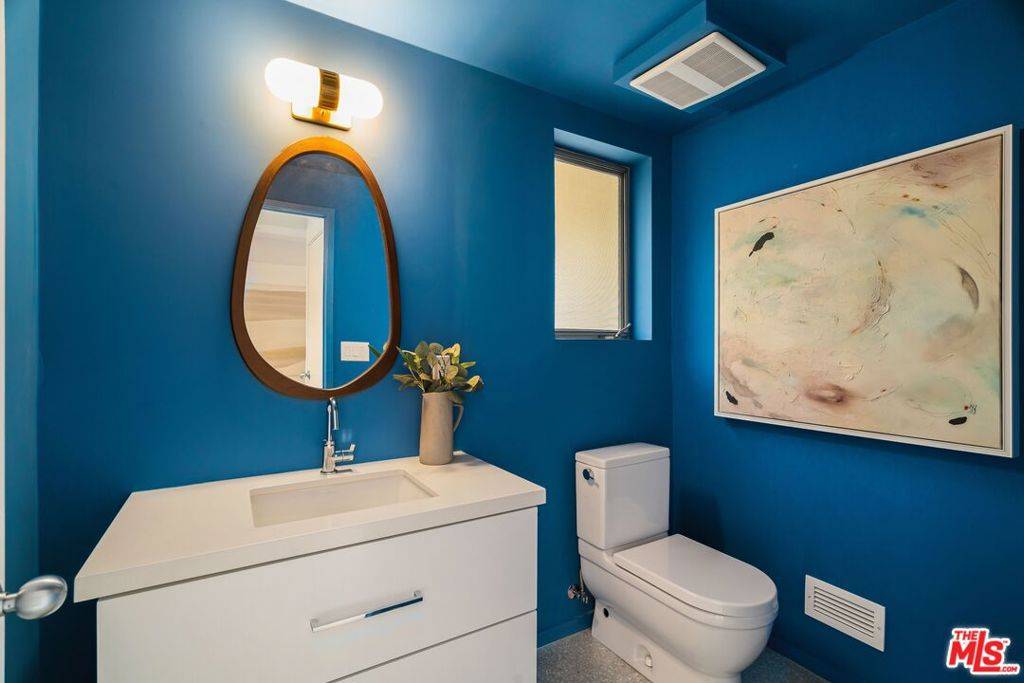 Los Angeles, CA 90046,2250 Sunset Crest DR