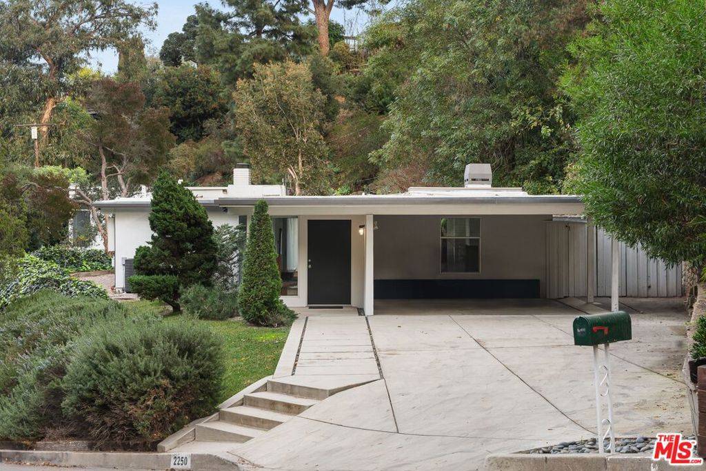 Los Angeles, CA 90046,2250 Sunset Crest DR