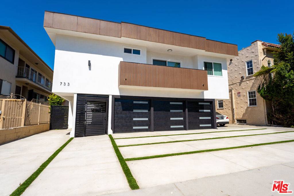 Los Angeles, CA 90046,733 N Hayworth AVE