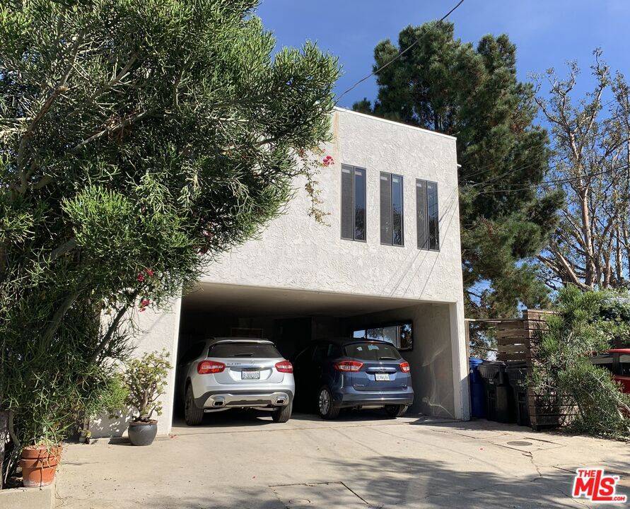 Los Angeles, CA 90046,8966 Crescent DR