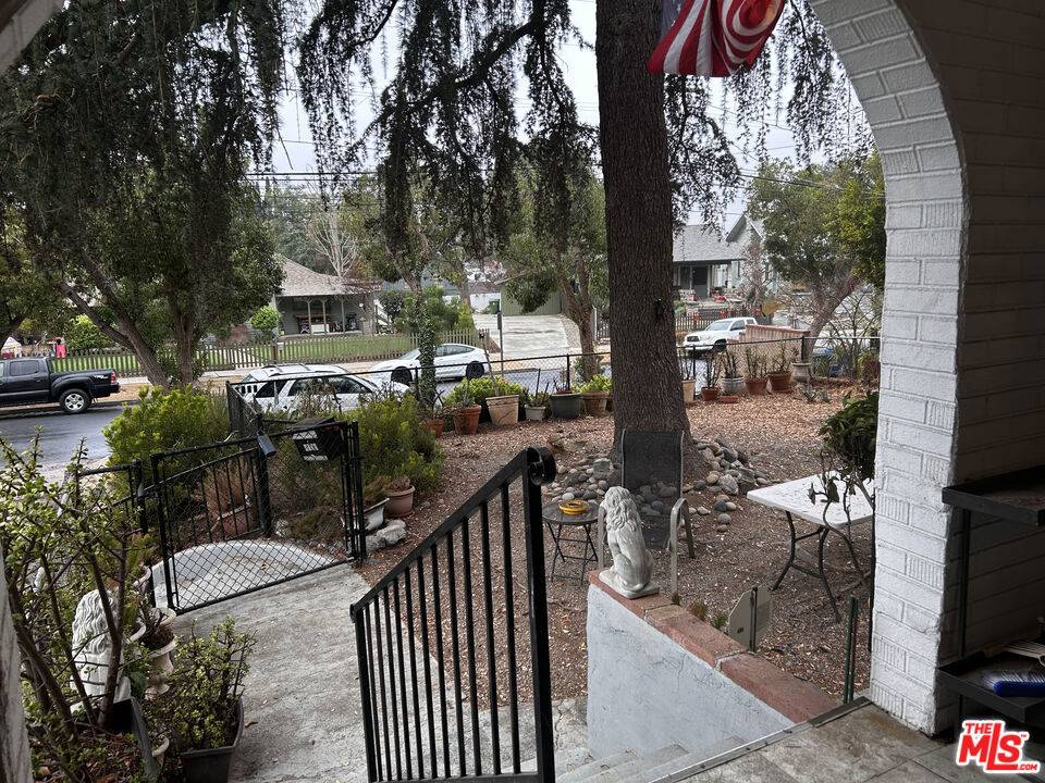 Los Angeles, CA 90042,6533 Meridian ST