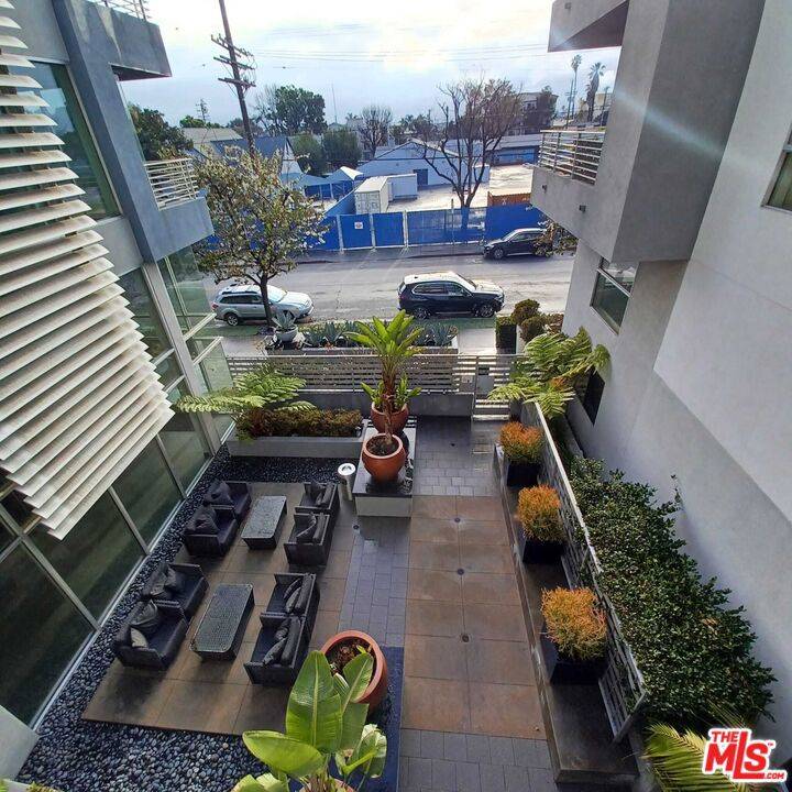 Los Angeles, CA 90025,1730 Sawtelle BLVD #205