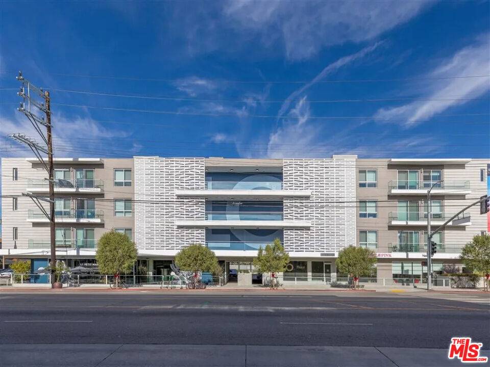 Los Angeles, CA 90038,710 N El Centro AVE #123