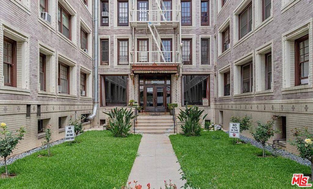 Los Angeles, CA 90006,2121 James M Wood BLVD #404