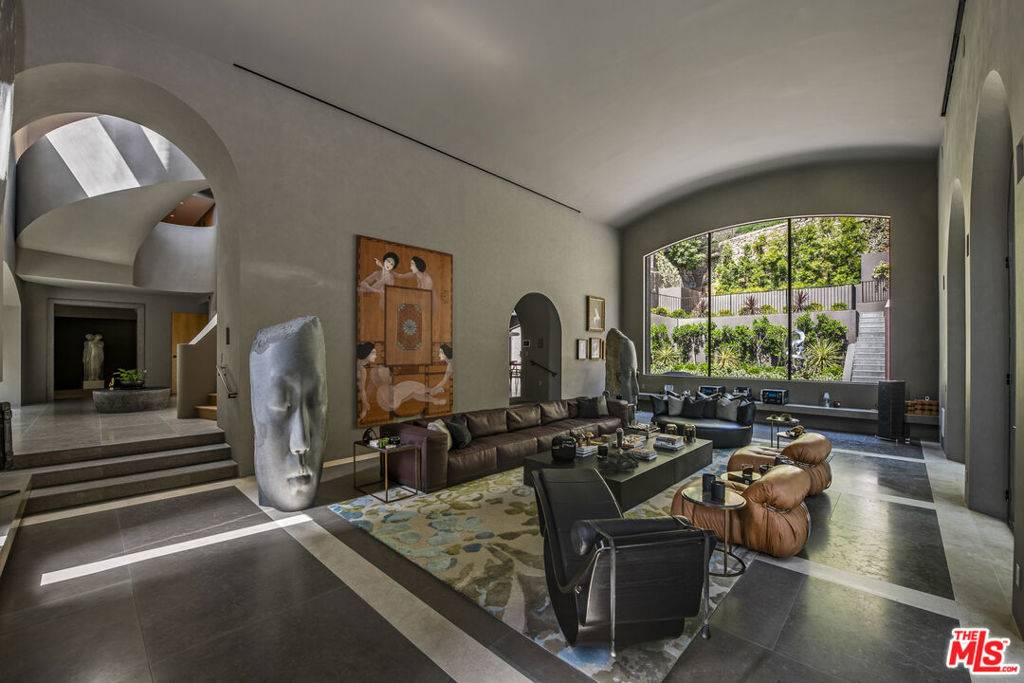 Los Angeles, CA 90049,11968 Brentridge DR