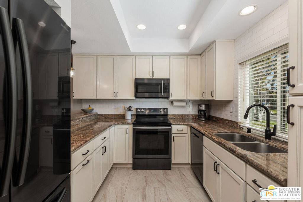 Poway, CA 92064,17930 Villamoura DR