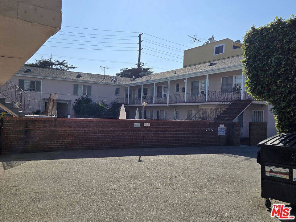 Los Angeles, CA 90027,4141 Los Feliz BLVD