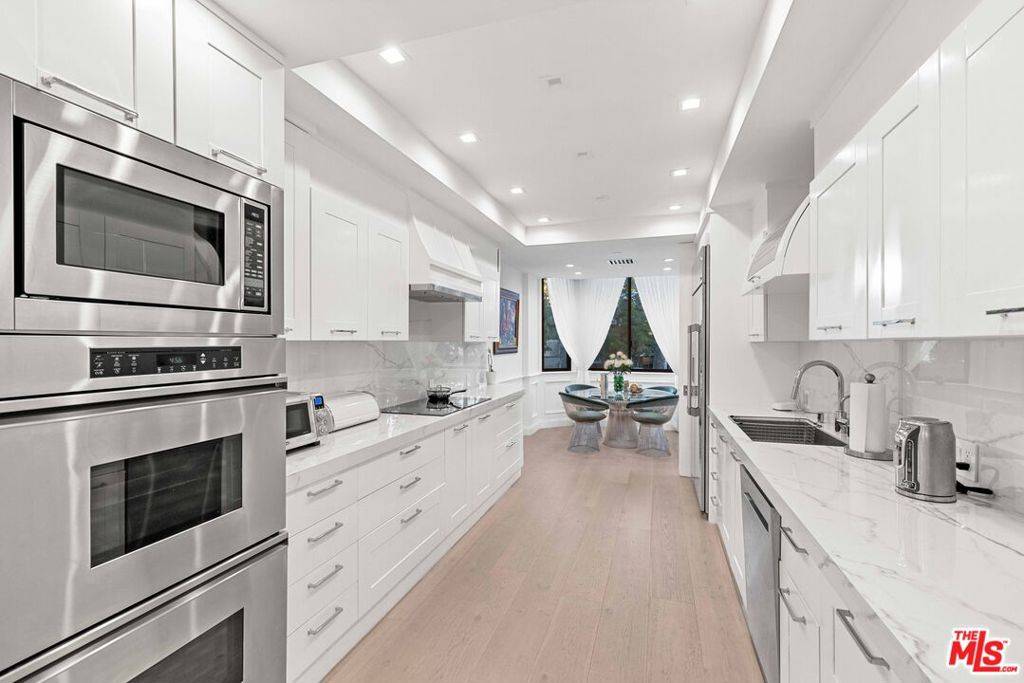 Beverly Hills, CA 90211,300 N SWALL DR #105